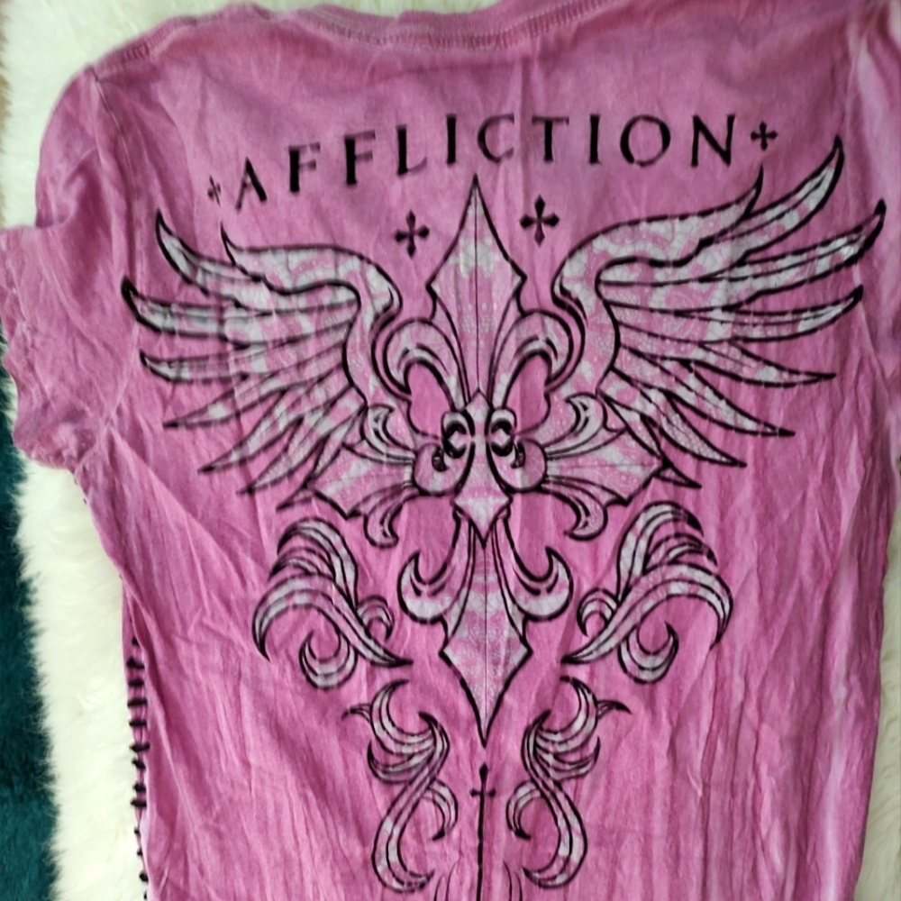 affliction Lady's short sleeve with side stitching shirt
